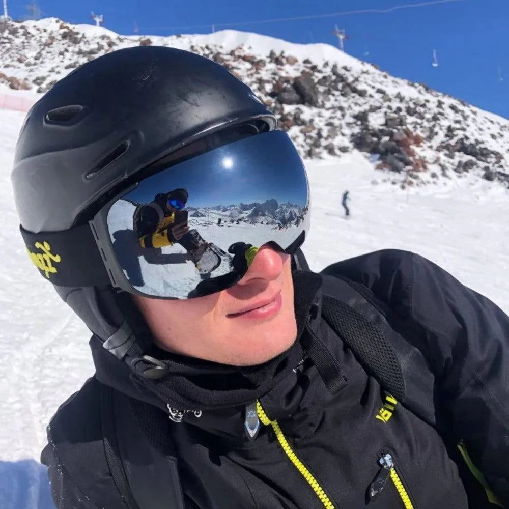 Snowboard goggles featuring magnetic lens system and anti-fog coating for clarity