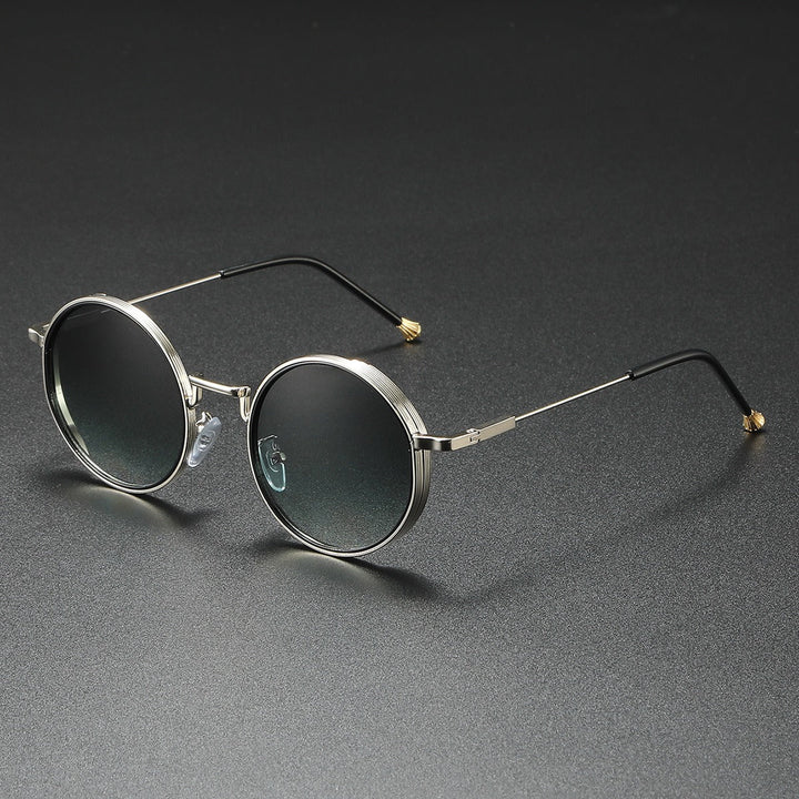 Retro circle frames with UV400 protection. Stylish unisex eyewear, perfect for a vintage fashion look.