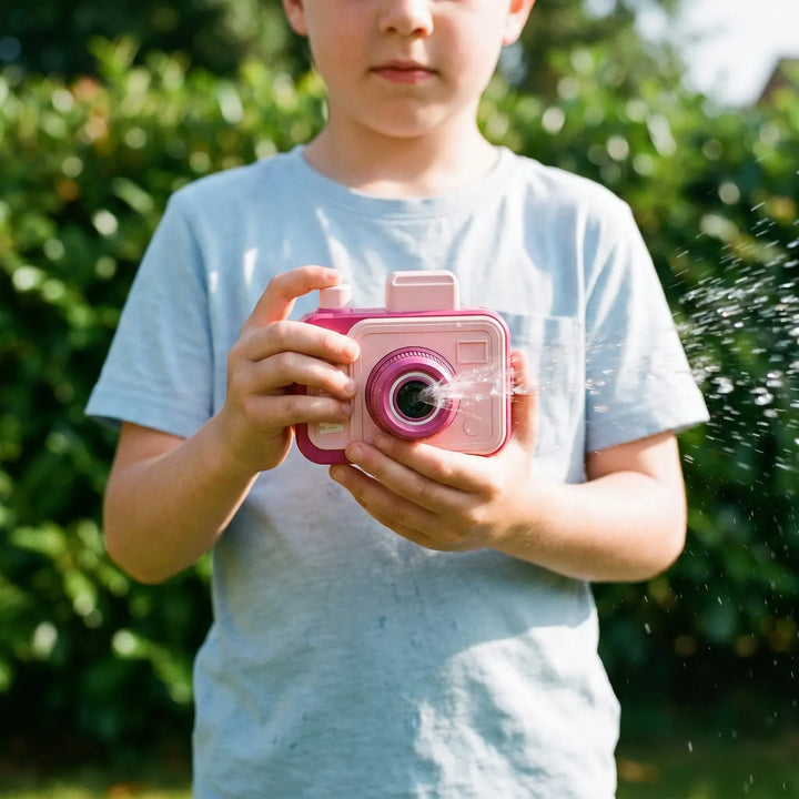 Unisex novelty water squirt camera toy. Realistic design, perfect for fun pranks & outdoor summer play for kids.