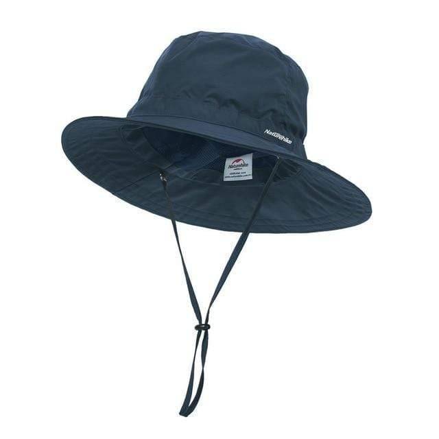Durable unisex hiking hat, designed for sun protection and comfort during mountaineering trips.