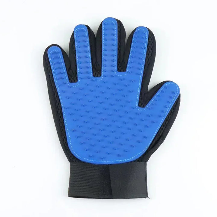 Ergonomic pet grooming glove with soft silicone tips for effective dog & cat hair removal.