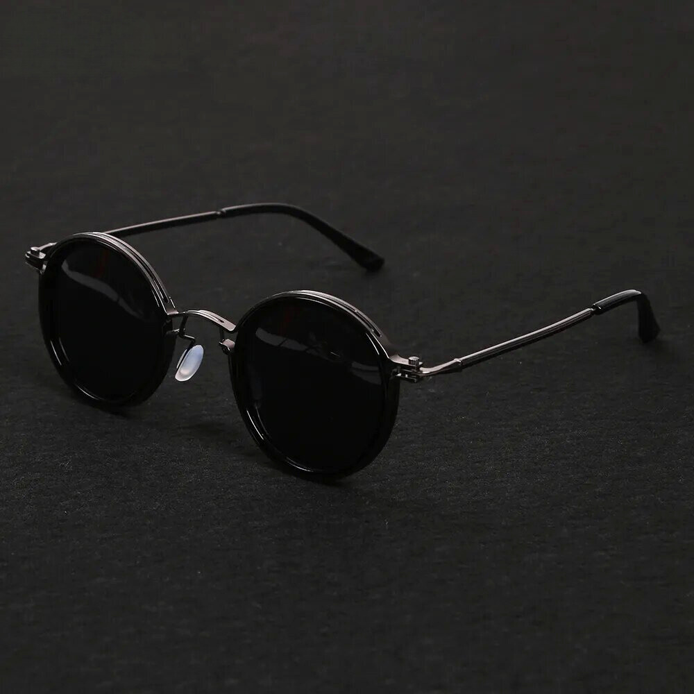 Chic tortoise shell unisex polarized sunglasses offering anti-glare and superior eye protection for all activities.