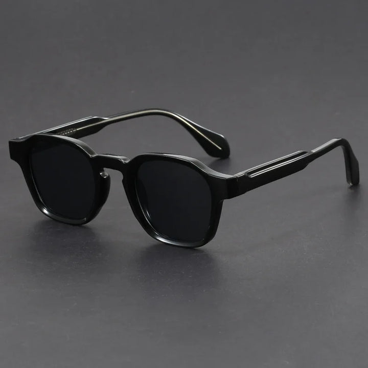 Versatile unisex retro square sunglasses, perfect vintage eyewear for any classic style or occasion.