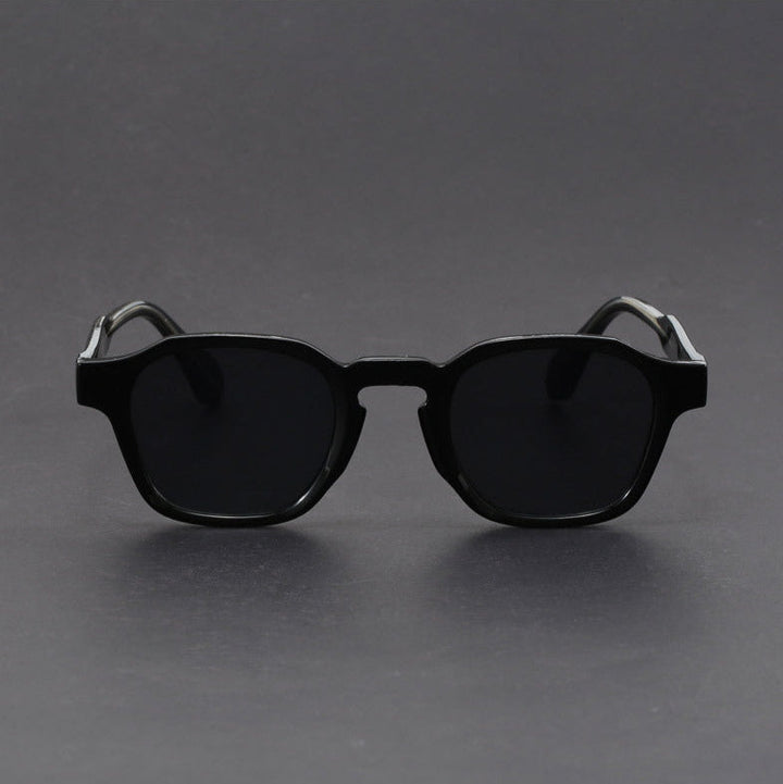 Unisex retro square sunglasses, essential classic style eyewear for a cool, vintage-inspired look.