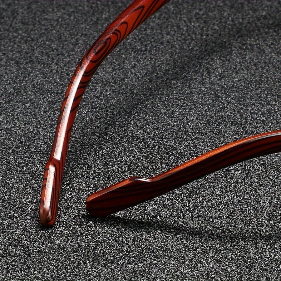 Fashionable unisex retro square sunglasses for sun protection. Anti-glare shades with gradient lenses, summer style.