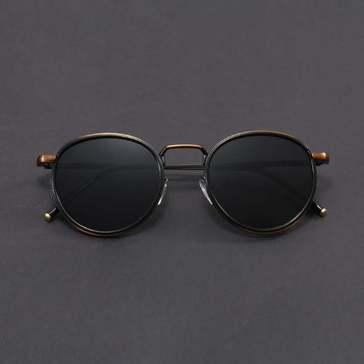Fashionable unisex aviator sunglasses with a sleek metal frame, perfect accessory.