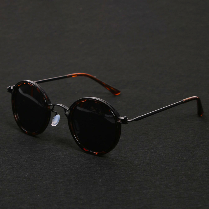 Gold Solis polarized metal frame sunglasses. Unisex anti-glare eyewear for bright sun.