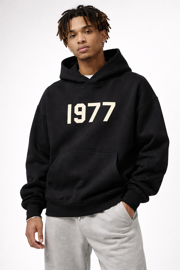 Comfortable unisex hooded top with a vintage 1977 print & distinctive raglan sleeves.