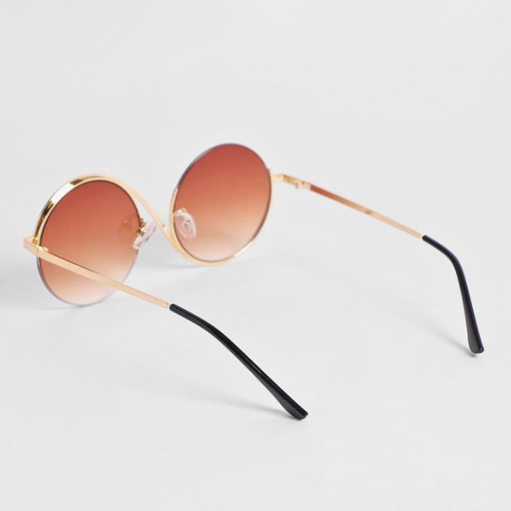 Comfortable & lightweight curved unisex sunglasses, offering stylish sun protection for all.