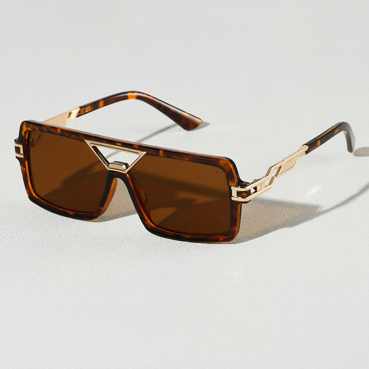 Stylish unisex sunglasses featuring elegant gold metal frames and crucial UV400 eye protection.