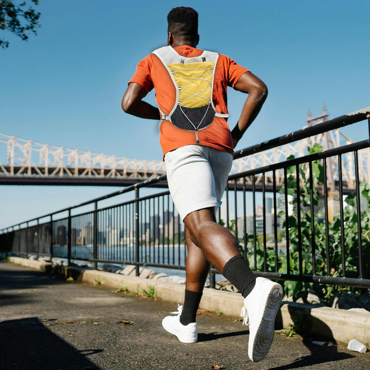 Comfortable activewear hydration vest, ultra-light, 2L bladder for fitness & cycling.