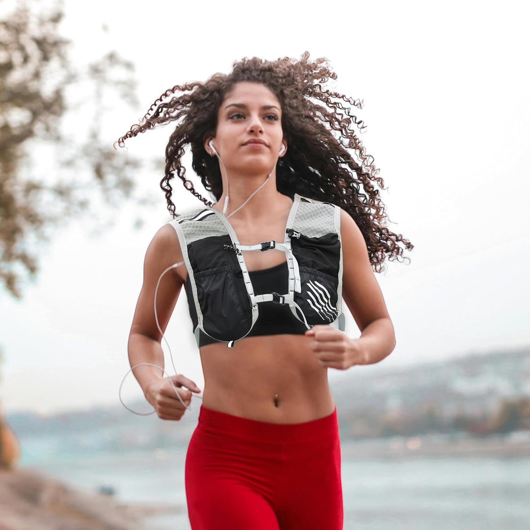 Essential trail running vest, unisex, 2-liter capacity, perfect for marathon training.
