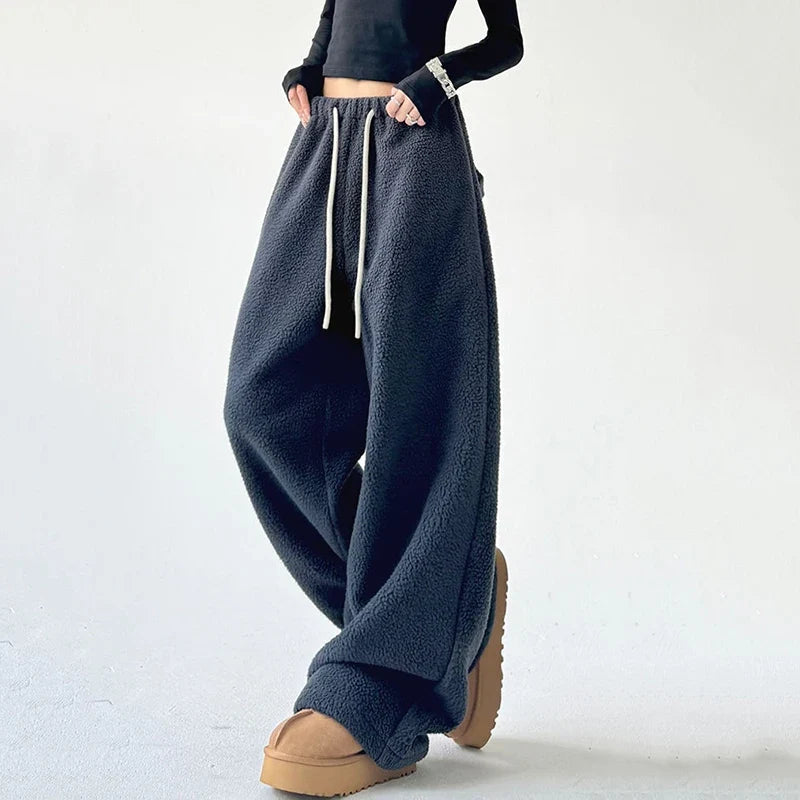 Close-up of the deep side pockets on comfortable unisex lounge sweatpants, ideal for everyday athleisure.