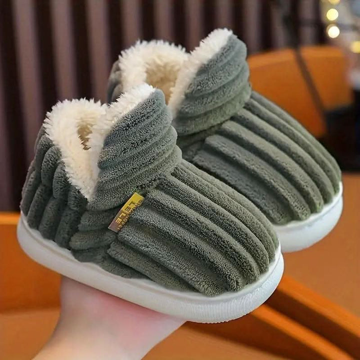 Non-slip unisex winter house slippers, offering thermal warmth & cozy feel.