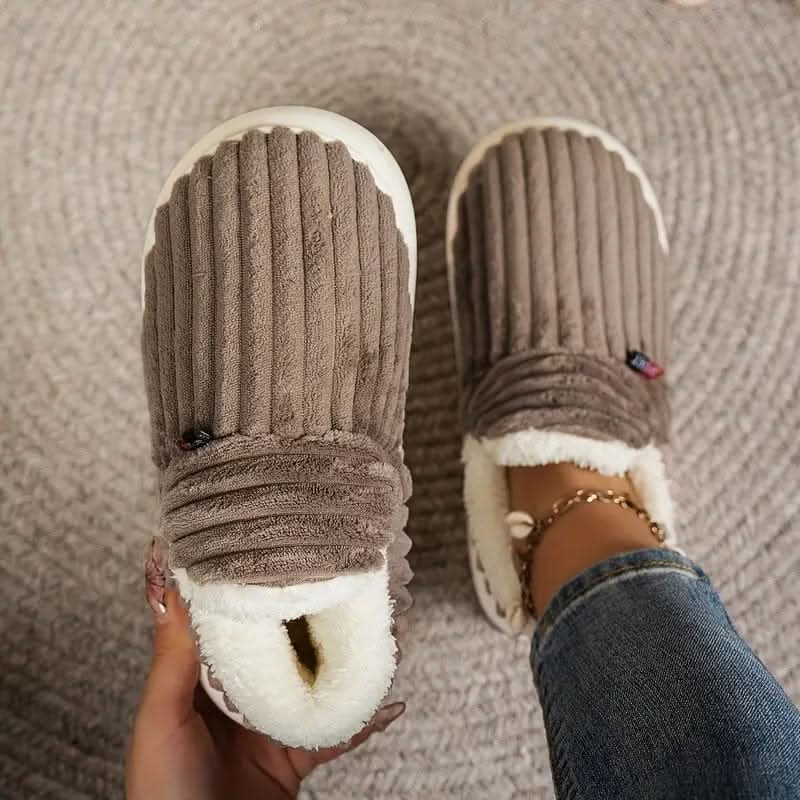 Thermal indoor shoes, unisex design, offering cozy comfort all winter long.