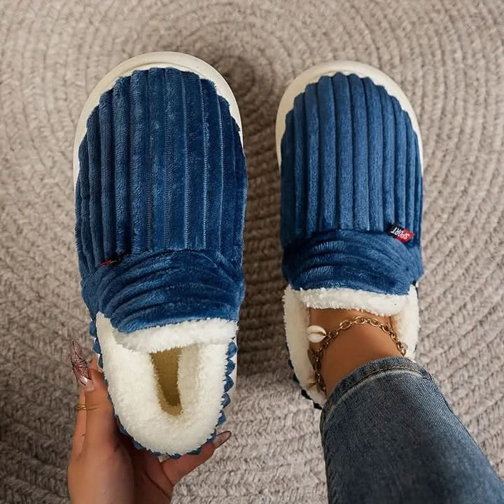 Unisex house slippers, thermal warmth and cozy feel for winter comfort.