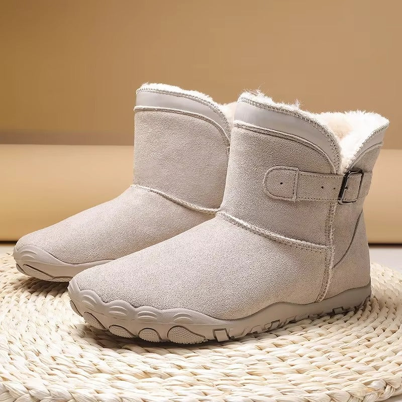 Men's and women's warm barefoot winter boots with flexible soles for natural comfort.