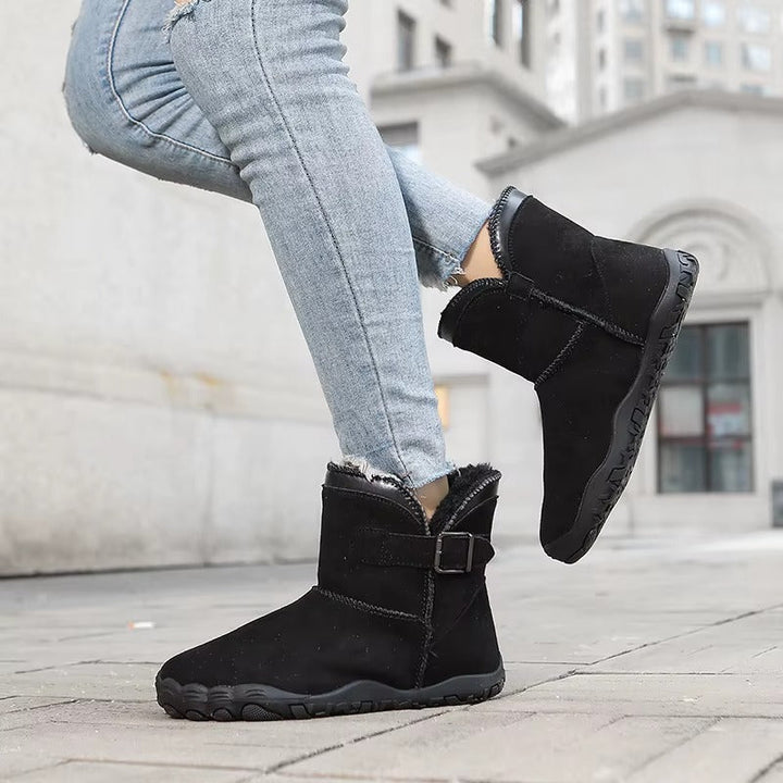 Comfortable unisex barefoot winter boots, perfect for natural movement & cold weather.