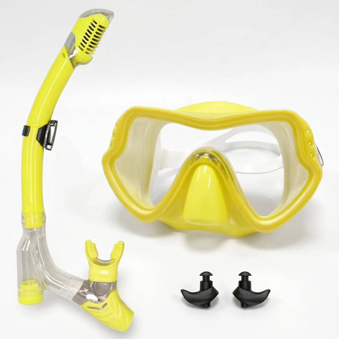 Durable buckle system of a wide view snorkeling mask, allowing easy strap adjustments for optimal dive comfort.