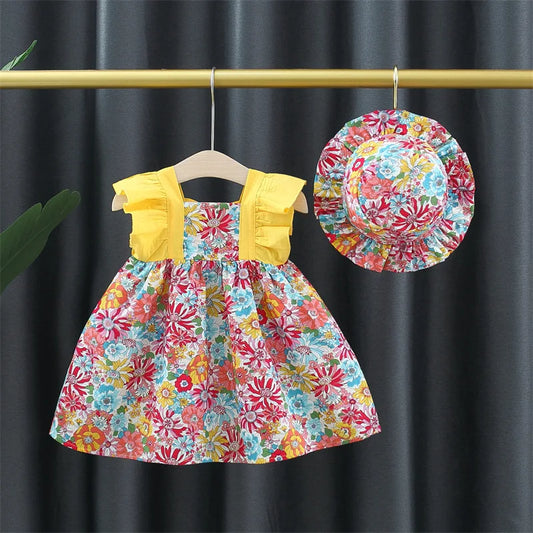 "Vestito floreale da bambina in cotone con cappello giallo, ideale per l'estate, perfetto per look eleganti e freschi."