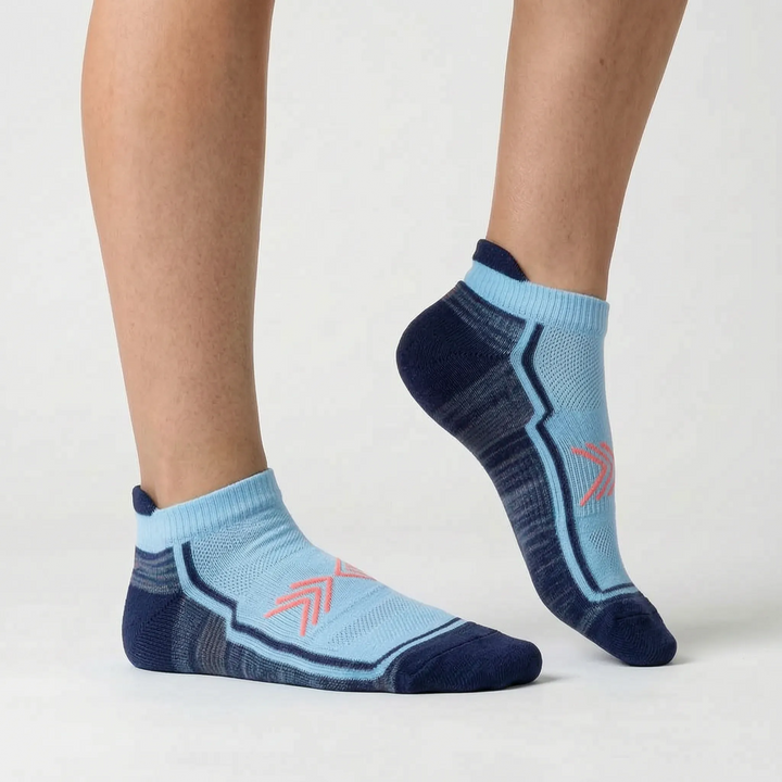 Women's green ankle-length sports socks, perfect for gym & active lifestyles.