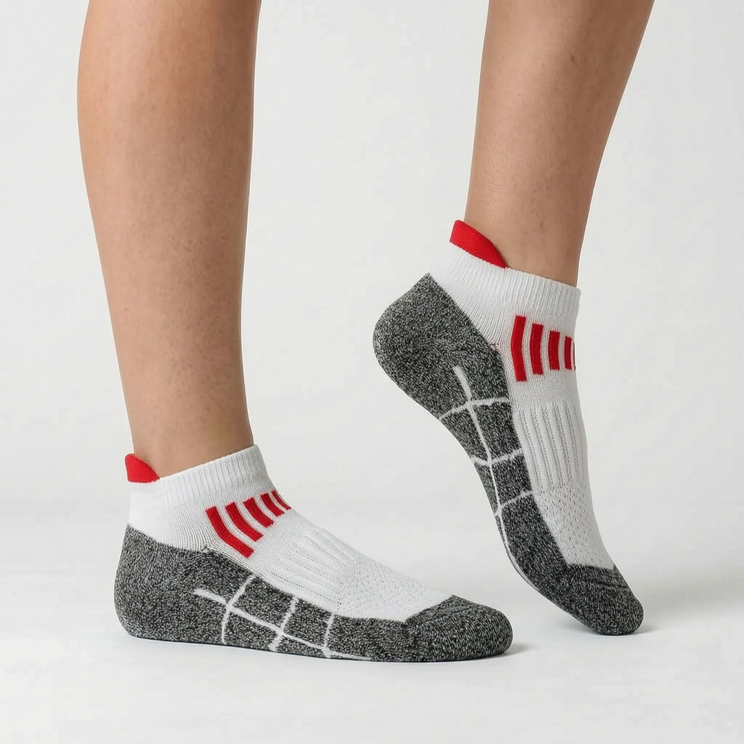 Women's green athletic ankle socks, high-performance for running & sports activities.