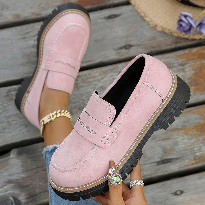 Comfortable women's chunky loafers, black platform design for versatile fashion and easy wear.