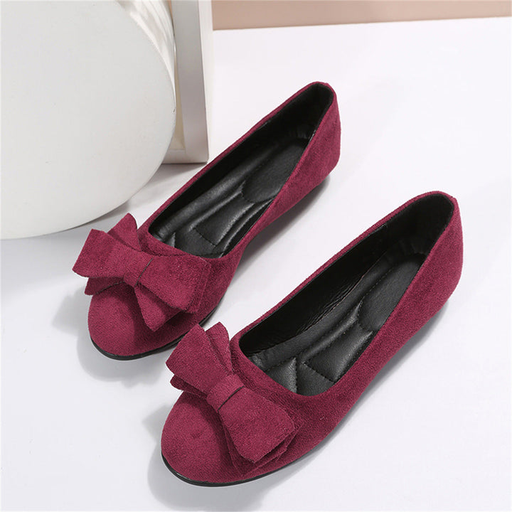 Enjoy all-day comfort in women's supportive cushioned loafer flats, perfect for work or leisure.