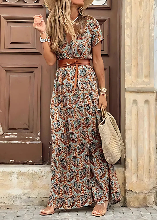 Flowy women's long maxi dress with an airy bohemian design, perfect for casual summer days. Includes matching belt.