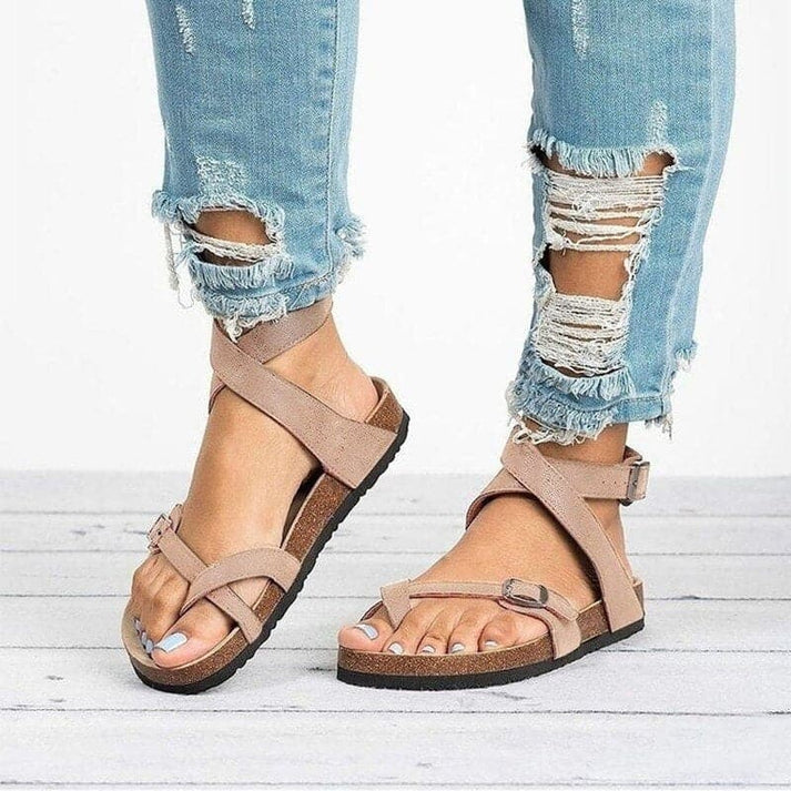 Casual women's flat strappy sandals, ideal for everyday wear; breathable design ensures comfort for all summer long.