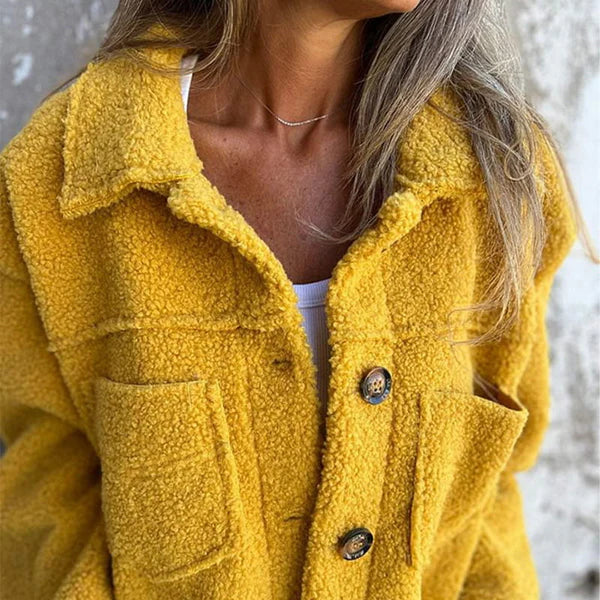 Stylish women's fall jacket, chic lapel collar, ideal for versatile autumn fashion.