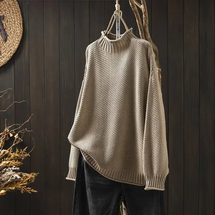 Versatile women's loose fit sweater, ideal for casual and chic everyday outfits. Soft, comfortable pullover.