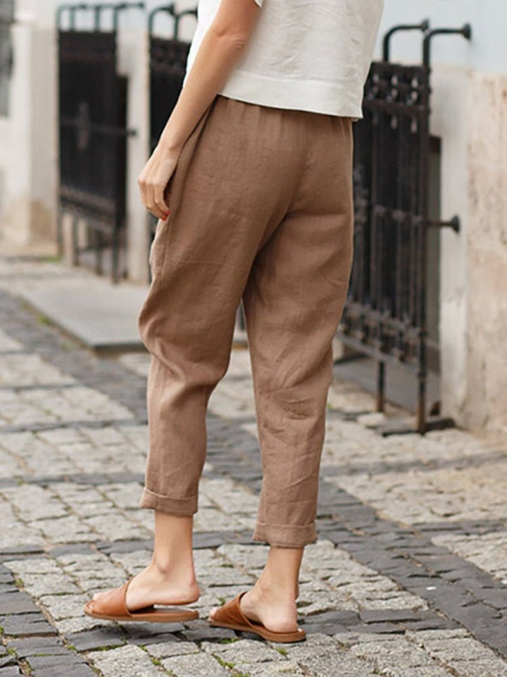 Chic wide leg women's pants, perfect for a relaxed yet polished look.