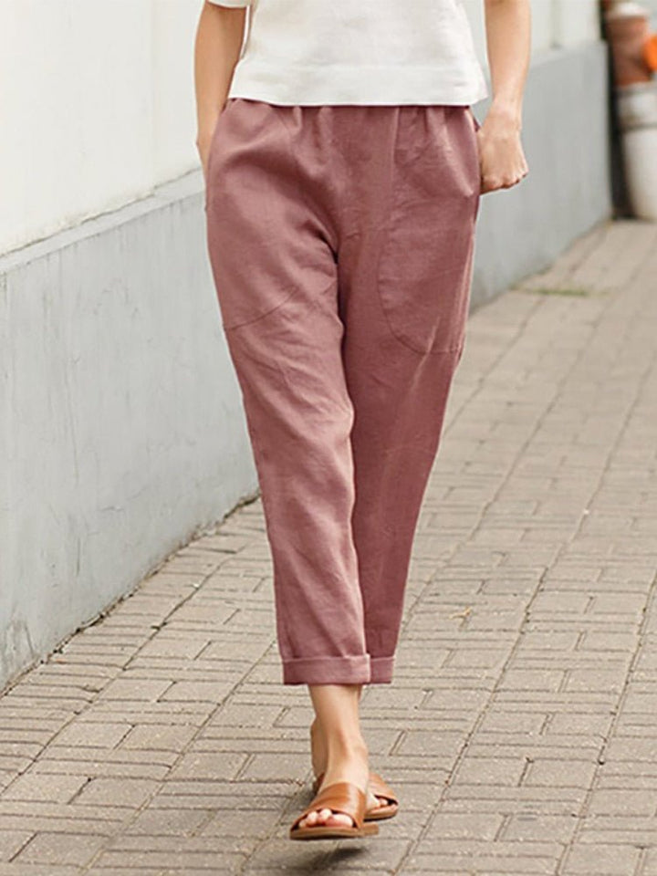 Chic women's comfort pants, relaxed fit for a stylish and easy look.