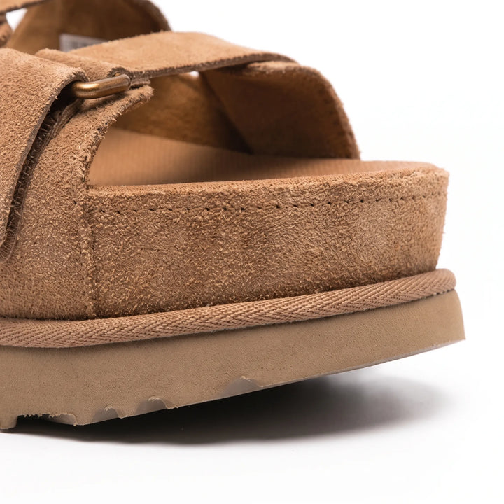 Fashionable women's open-toe chunky platform sandals. Adjustable straps provide a comfortable 2.4-inch elevated look.
