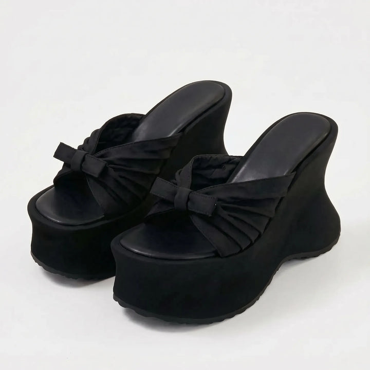 Stylish women's platform sandals with a chunky high heel, perfect as evening or summer footwear.