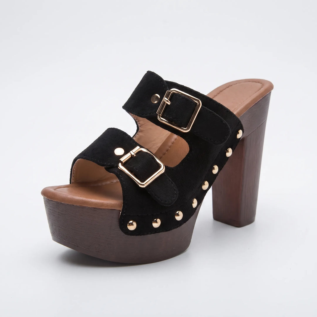 Comfortable women's slip-on platform sandals, designed with a chunky block heel and retro style for elevated summer fashion.