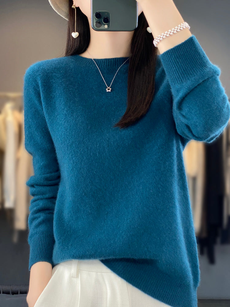 Chic women's round neck pullover, long sleeve, versatile for autumn & winter fashion.