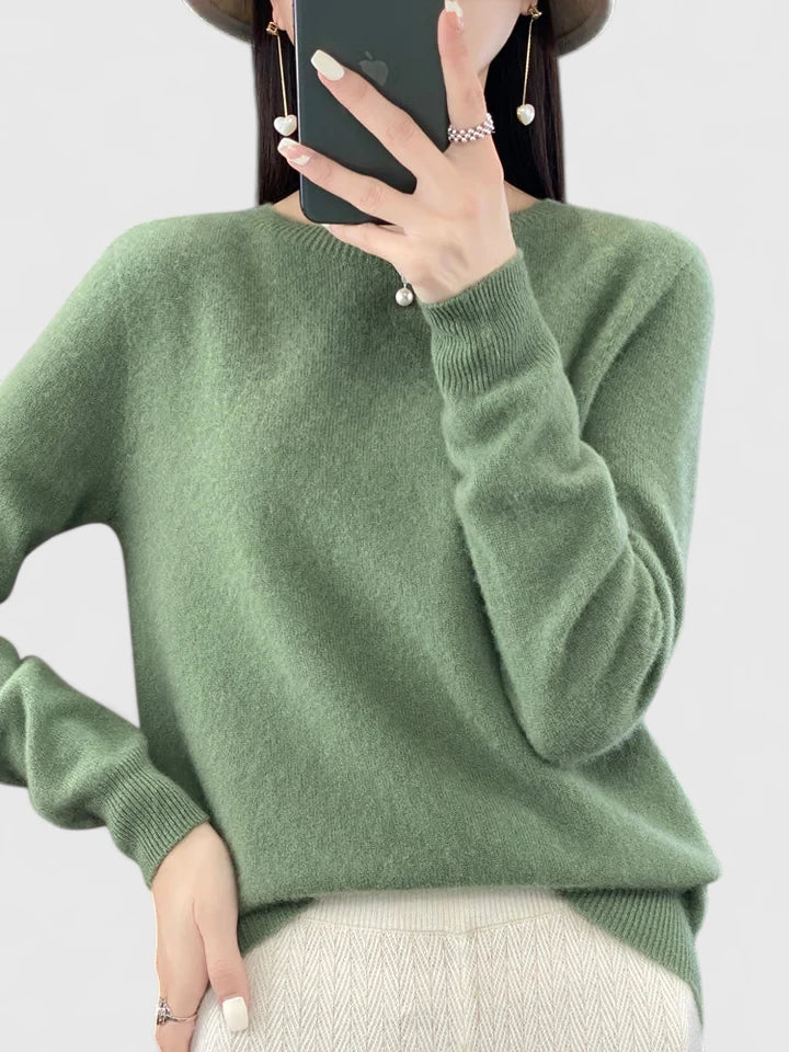 Durable women's classic round neck pullover, long sleeve, high-quality knitwear.