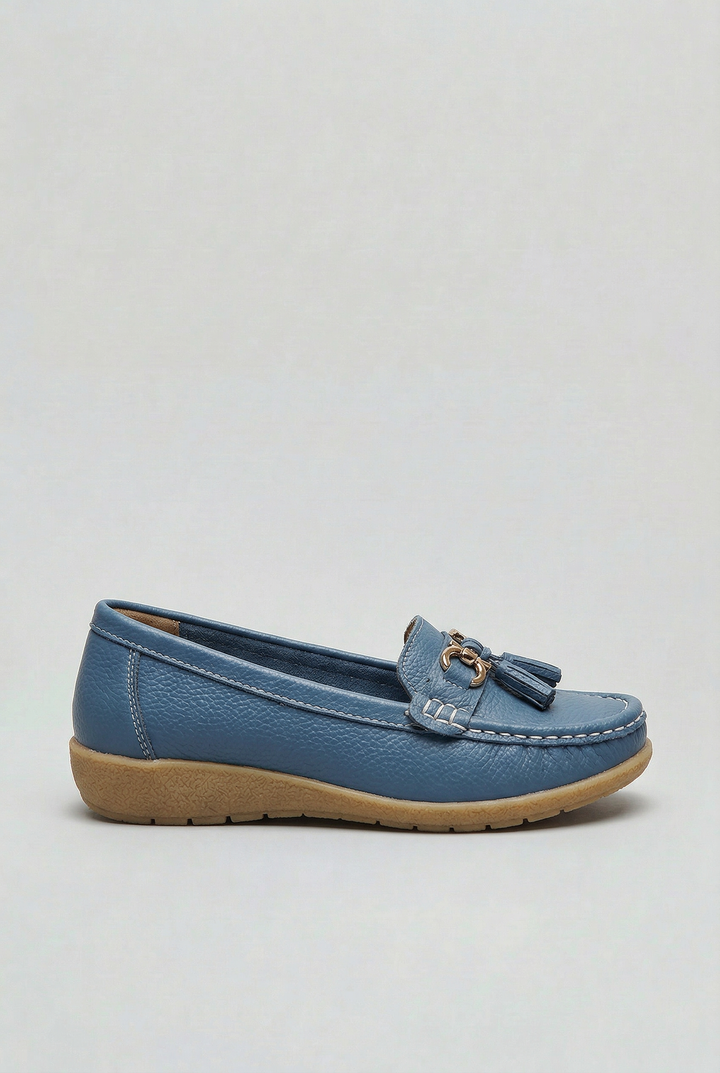Women's classic slip-on loafers, offering cushioned comfort for versatile everyday style.