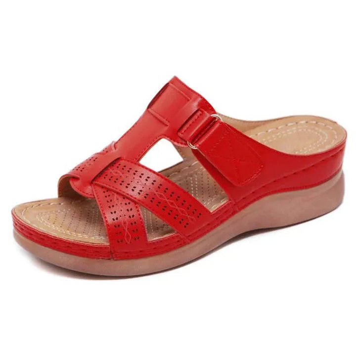 Close-up of cushioned footbed in women's orthopedic sandals, ensuring ultimate comfort & stability.