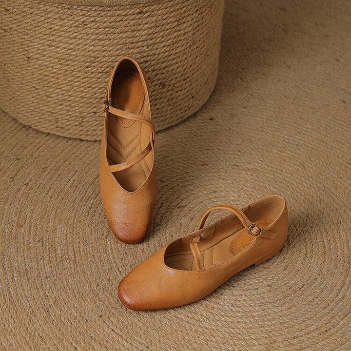 Everyday women's walking flats, comfortable for daily wear. Adjustable strap ensures a secure fit.