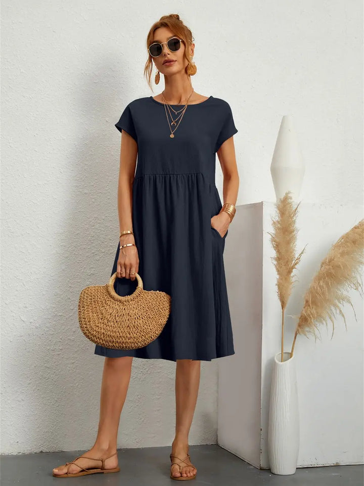 Relaxed fit women's casual dress with pockets, ideal for comfortable daily fashion and effortless style.