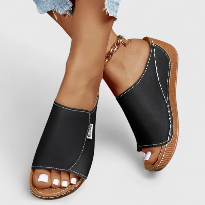 Versatile women's summer sandals, offering comfort & style for everyday wear, beach, or travel. Open-toe.