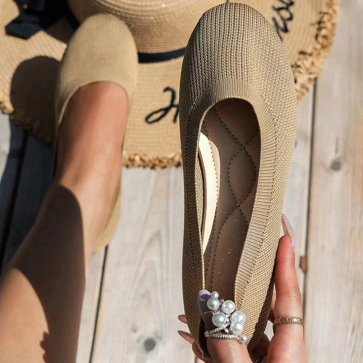 Easy-to-wear women's flats with premium arch support for active lifestyles.