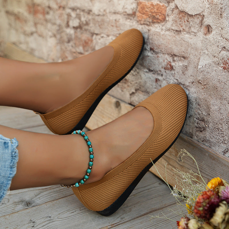 Elegant women's slip-on flats, offering orthopedic benefits and stylish comfort.