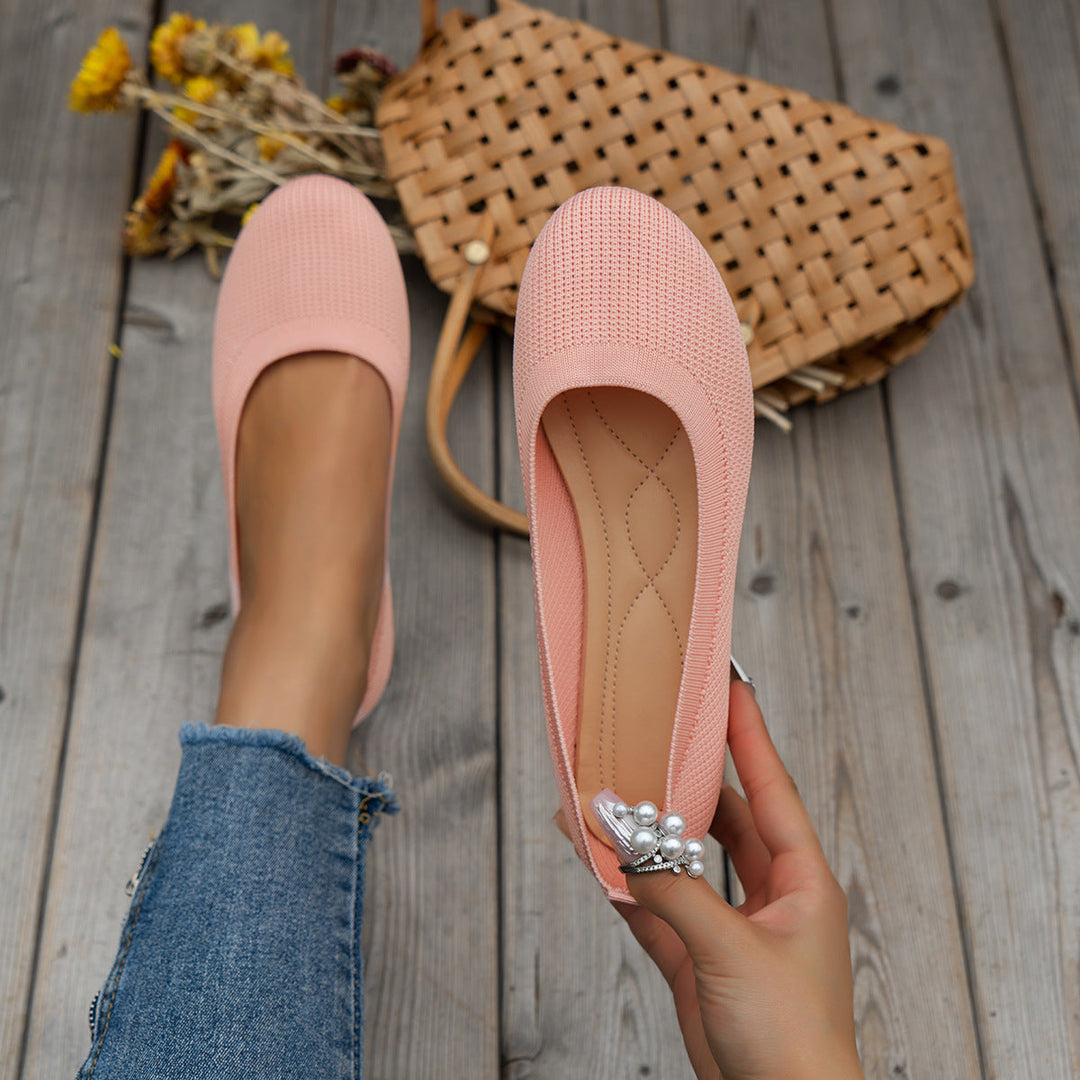 All-day comfortable women's flats, featuring orthopedic design and slip-on ease.