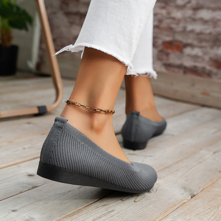 Supportive women's slip-on flats, ideal for walking and everyday comfort.