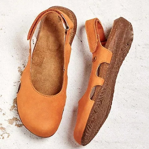 Comfortable women's closed-toe slingback flats. Versatile and stylish footwear, ideal for casual and work.