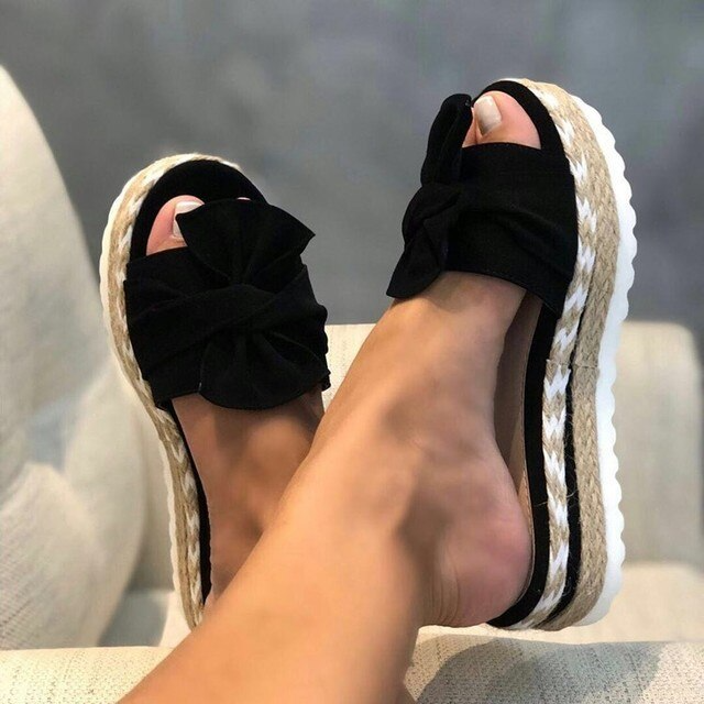Stylish women's open-toe platform sandals. Fashionable summer footwear with arch support for comfort.